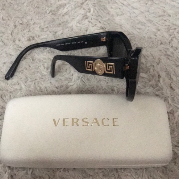 100% Authentic Versace Sunglasses model 4253 - Picture 4 of 6